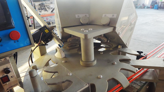 கேப்பிங்.jpgக்கான தட்டு திருப்புதல்