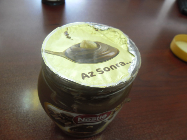 கண்ணாடி ஜாடிகளை அடைக்கும் ஜாடிகள்.JPG