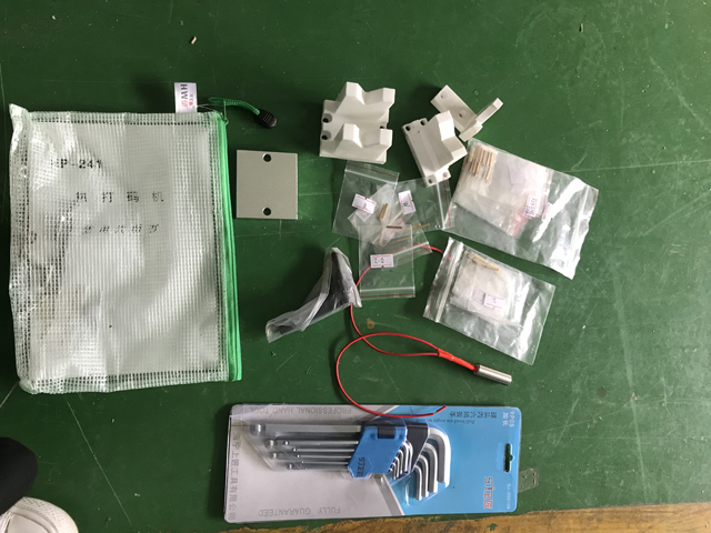 லிப்ஸ்டிக் பாட்டம் லேபிளிங்கிற்கான உதிரி பாகங்கள்.jpg