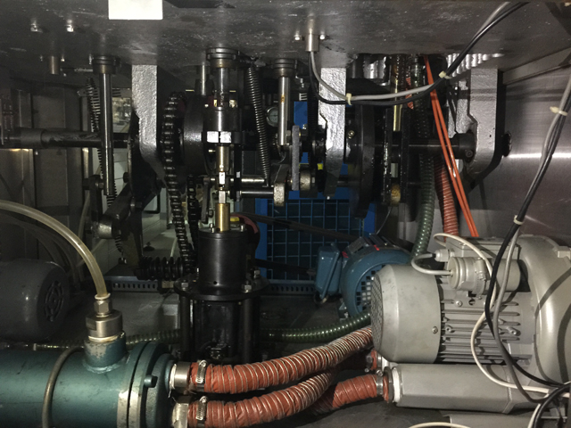 internal structure for filling sealing machines இயந்திரத்தின் உள்ளே அடைப்பு நிரப்பும் குழாய்கள்.jpg