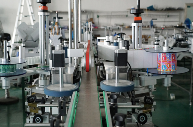 இரட்டை பக்க லேபிளிங் machinery.jpg