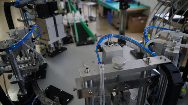 ரோட்டரி ஃபில்லர் capper.jpg