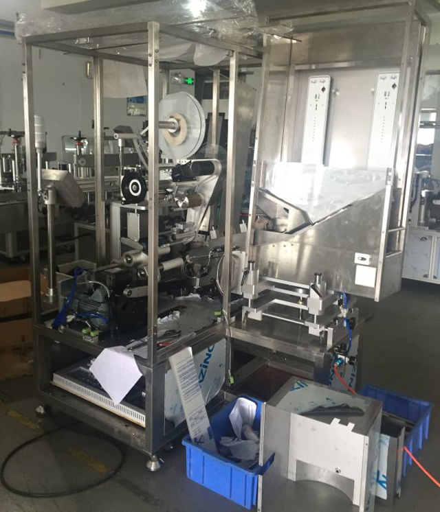 தொழிற்சாலை குழாய்களில் உள்ள இயந்திரங்கள் labelling.jpg