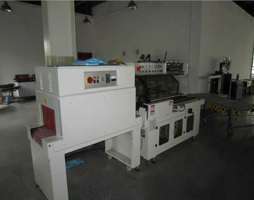 L type sealing shrinkage packing machine எல் சீல் சுருக்கம் மடக்கு இயந்திரம்.jpg