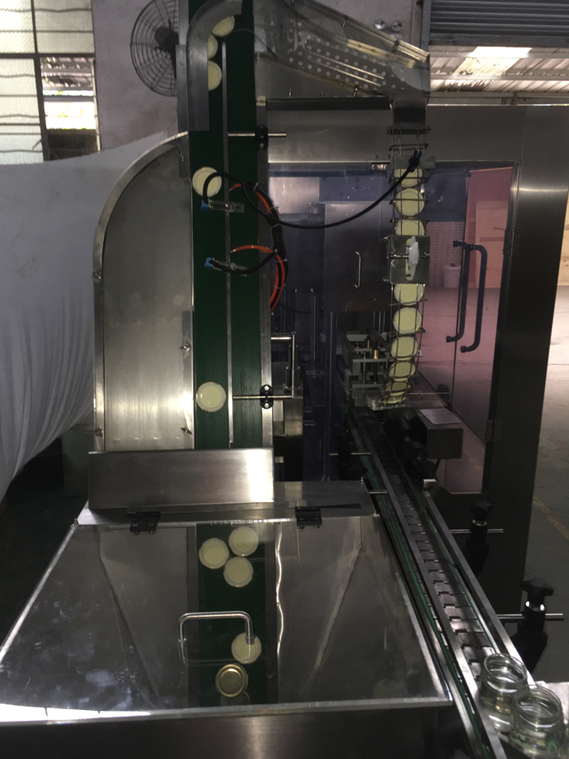 ஜாடிகளை வெற்றிட சீல் கேப்பிங் செயல்முறை.JPG