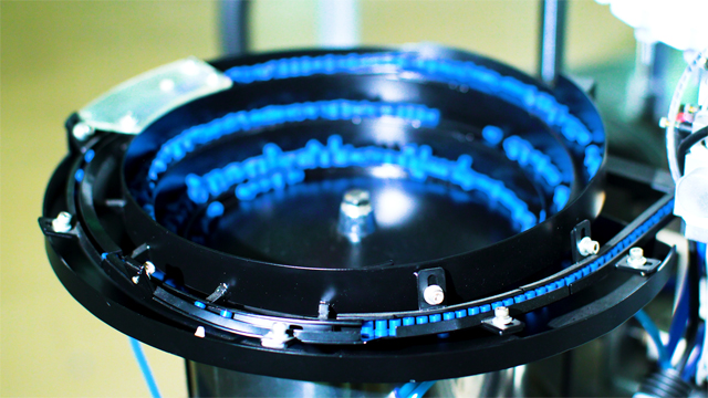 கிண்ண தொப்பிகள் feeding.jpg