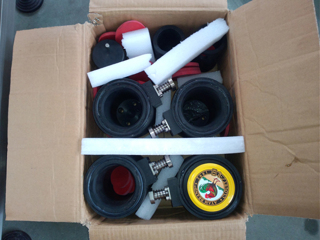 வெவ்வேறு பாட்டில்கள் moulds.jpg க்கான தலைகளை மூடுதல்