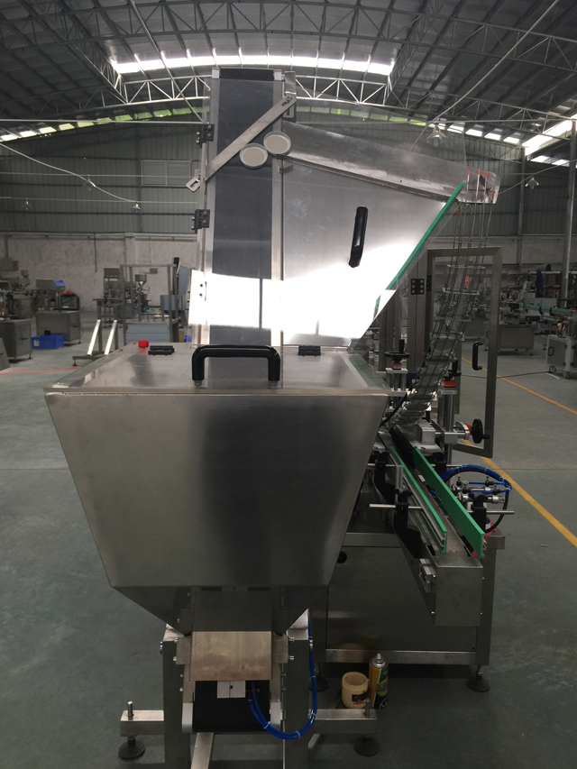 தொப்பிகள் தானியங்கி உணவு அமைப்பு.jpg