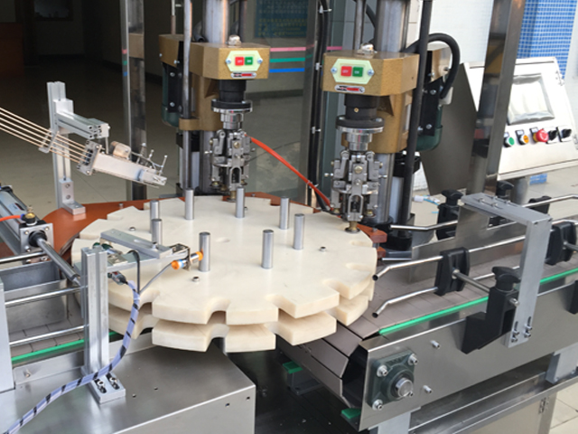 capping head இரட்டை தலை திருகு capper.jpg