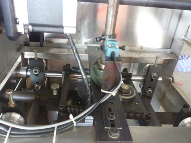 இயந்திரங்களை பேக்கிங் செய்வதற்கான துருப்பிடிக்காத எஃகு கட்டமைப்பு.jpg