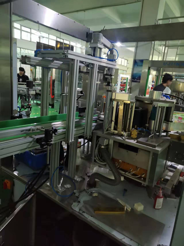 சூடான உருகும் labeller.jpg