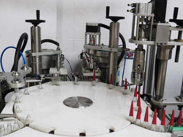 நெயில் பாலிஷ் நிரப்புதல் ரோட்டரி கேப்பிங்.jpg