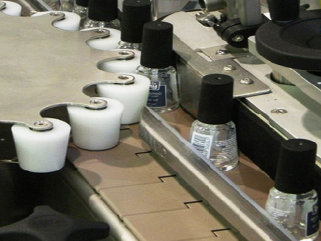 labeling.jpgக்கு ரோட்டரி ஸ்டார் வீல் கொண்ட பாட்டில்கள்