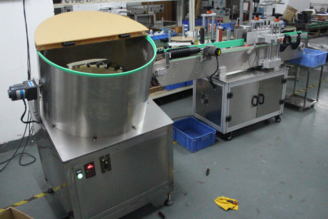 பாட்டில்கள் unscrambler feeding (3).jpg