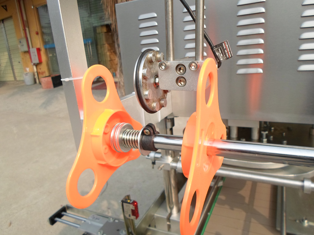 film roller ஃபிலிம் ஏற்றுதல் சீல் செய்வதற்கான உருளை.jpg