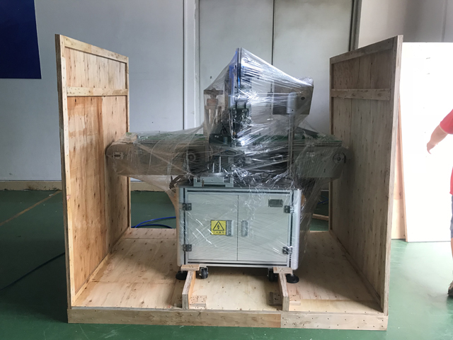 லிப்ஸ்டிக் லேபிளிங் இயந்திரம்.jpg