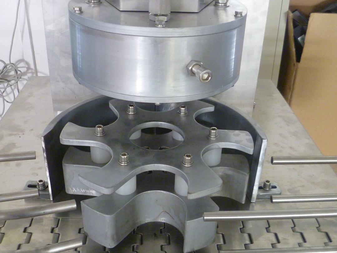 rotary vacuum capper machinery வெற்றிட கேப்பிங் மெஷின் ரோட்டரி ஹெட்.JPG