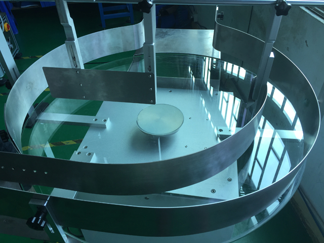 ஃபீடிங் பாட்டில்களை லேபிளிங்கிற்கான வட்ட மேசைகள்.jpg