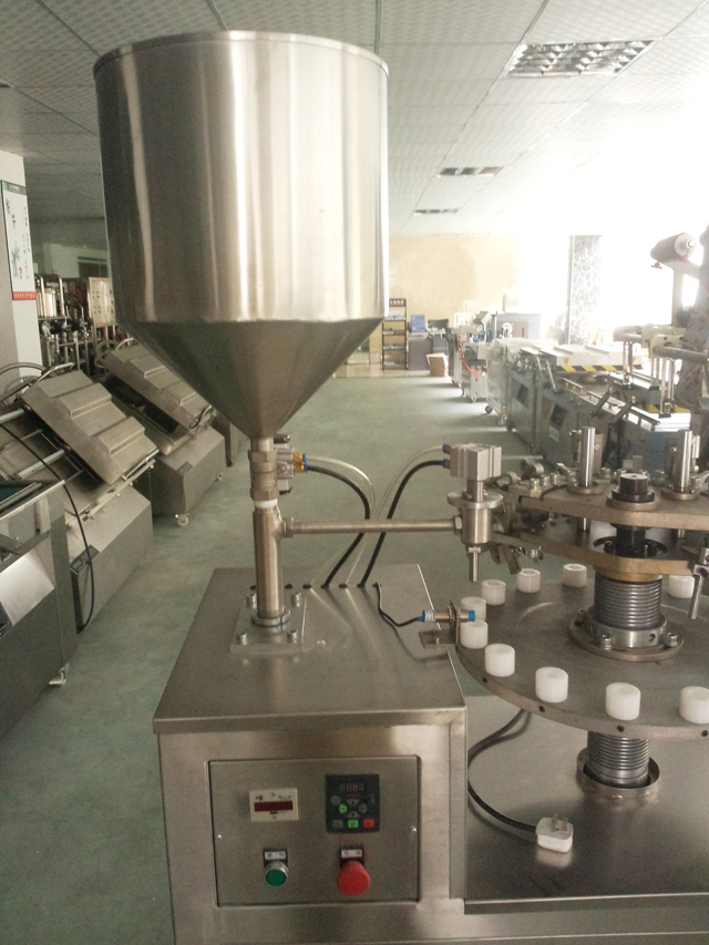 metal tubes filling sealing machine in stock குழாய்கள் நிரப்பு சீலர் hopper.jpg