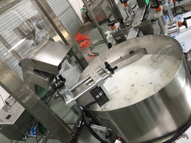 பாட்டில்கள் unscrambler lifting system.jpg