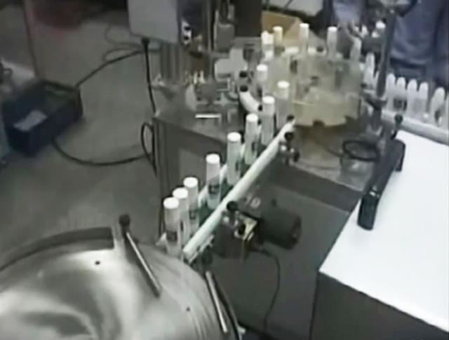 நிரப்புதல் கேப்பிங் machinery.jpg