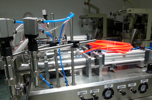 கிடைமட்ட திரவ நிரப்பி முழுமையாக pneumatic.jpg