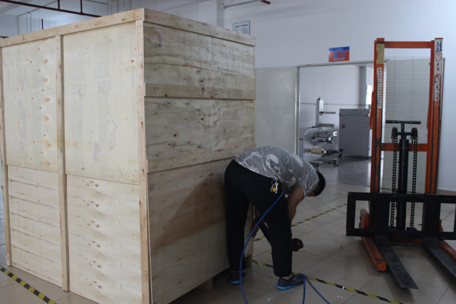 கிடைமட்ட லேபிளிங்கிற்கான மரப்பெட்டி பேக்கிங் (2).JPG