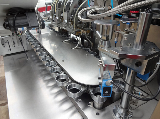 குழாய்கள் நிரப்பு sealer.jpg வேலை தட்டு