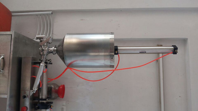 இயந்திரத்தை நிரப்புவதற்கான நியூமேடிக் பகுதி.jpg