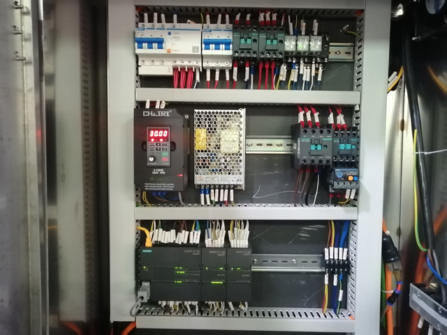 கலவை ஹீட்டர் (2) உடன் 12 தலைகள் நிரப்பும் இயந்திரம்.jpg