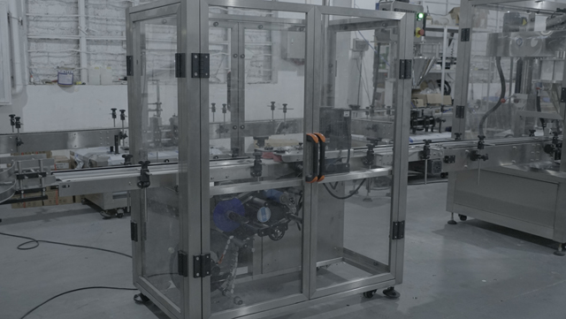 லேபிளிங் கீழ் ஜாடிகளை machine.jpg