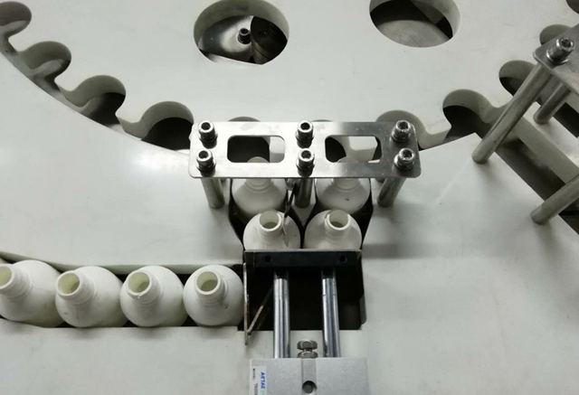 பாட்டில்கள் feeder.jpg