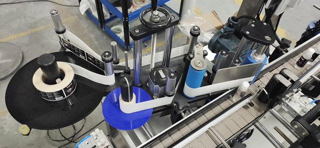 லேபிளிங் ஸ்டிக்கர் இயந்திரம்.JPG