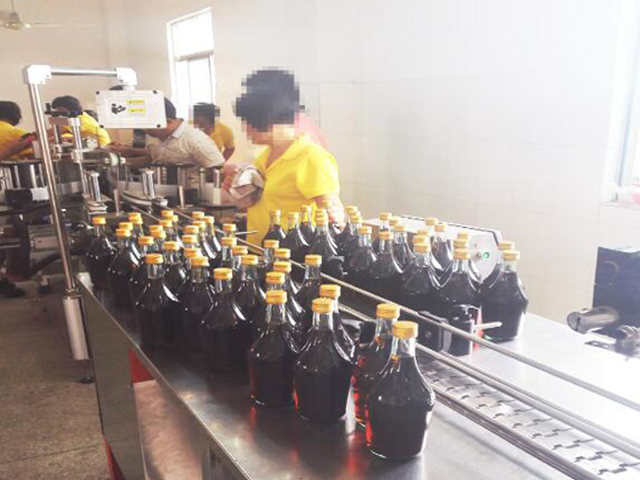 தொழிற்சாலையில் இயங்கும் இயந்திரங்கள்.jpg