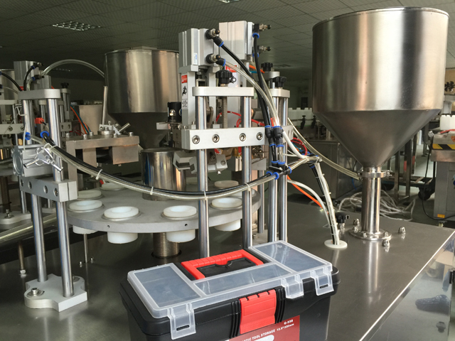 ஒரு வரிசையில் குழாய்கள் நிரப்பு சீலர்.jpg