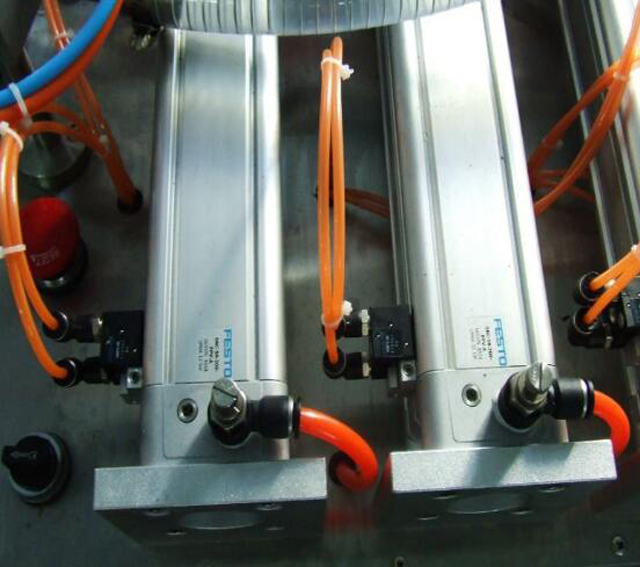 இயந்திரங்களை நிரப்புவதற்கான படங்களை மூடவும்.jpg