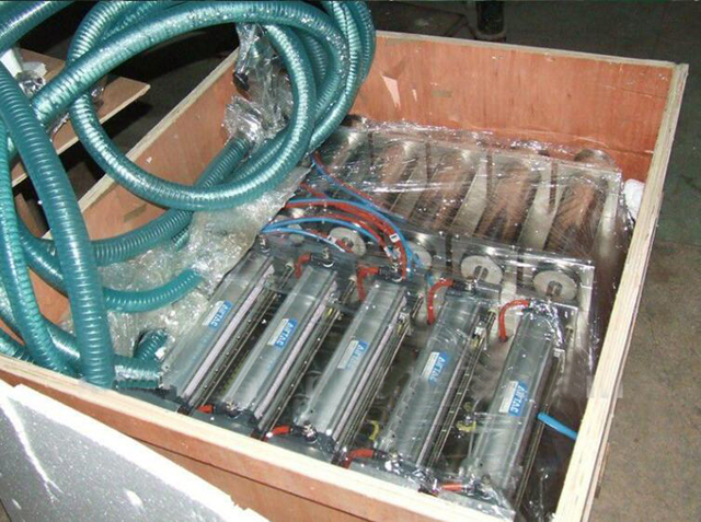 மரப் பெட்டியில் 4 தலைகள் நிரப்பும் இயந்திரம்.jpg