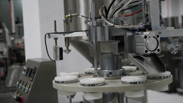 குழாய் நிரப்பு சீலர் பிளாஸ்டிக்.jpg