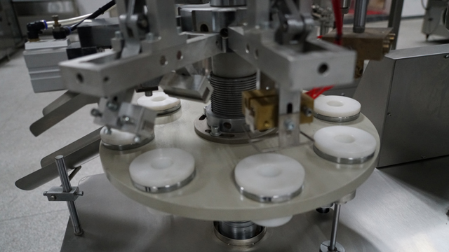 அரை தானியங்கி குழாய் நிரப்பு சீலர் line.jpg