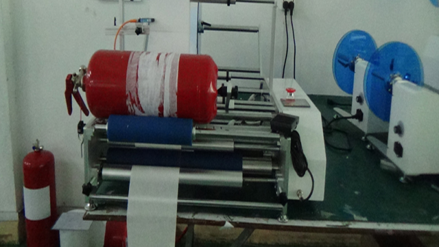 தீயை அணைக்கும் தயாரிப்புகளுக்கான லேபிலர் உபகரணங்கள்.