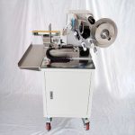 நாய் எலும்பு பெட் உணவு பேக்கேஜிங்கிற்கான அரை தானியங்கி கொடி லேபிள் அப்ளிகேட்டர்