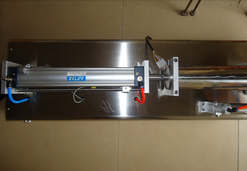 good quality liquid filling machines இயந்திரத்தை நிரப்புவதற்கான சிலிண்டர்.jpg