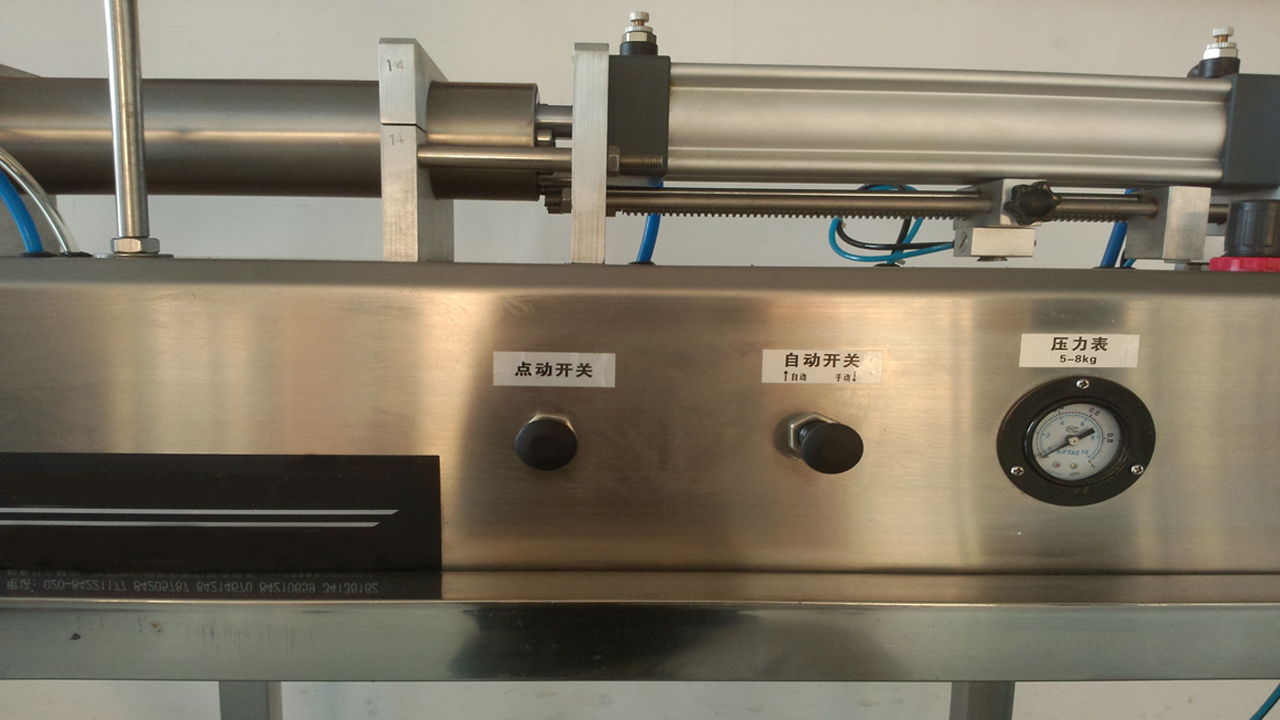 pneumatic filling machine manual for liquid cosmetic field USA வாடிக்கையாளருக்கான இயந்திரங்களை நிரப்புதல் (3).jpg