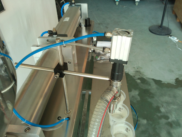 liquid filling machine for lotion shampoo cream ஷாம்பு நிரப்பு உபகரணங்கள்.jpg