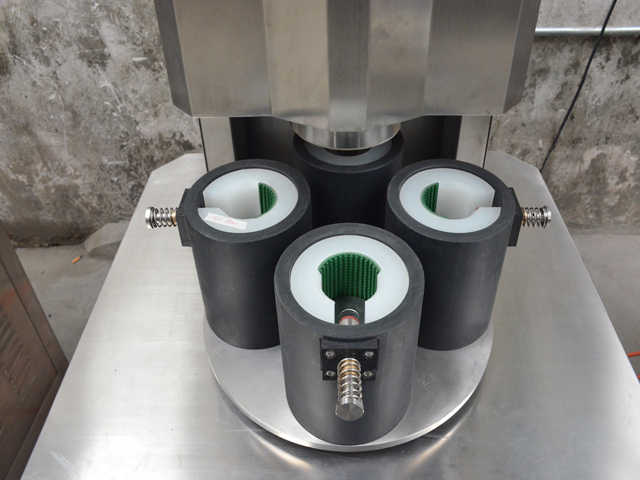 ஜாடிகளை மூடுவதற்கான அச்சு.jpg