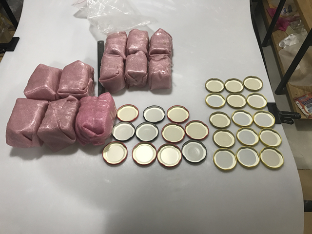 வெற்றிட கேப்பிங்கிற்கான தொப்பிகள் மற்றும் பாட்டில்கள் ஜாடிகள்.jpg