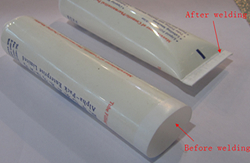welding samples by ultrasonic tube sealer மீயொலி குழாய் sealer.jpg மூலம் வெல்டிங் மாதிரிகள்