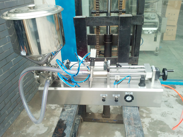 portable filling machine with handheld filling head இயந்திர உபகரணங்களை நிரப்புதல் semi automatic.jpg