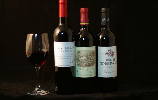 bottles glass for red wine பாட்டில் கண்ணாடி ஒயின்.jpg