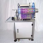 அரை தானியங்கி தொத்திறைச்சி கொடி டேக்கிங் மடிப்பு ஸ்டிக்கர் லேபிலர் இயந்திரம்